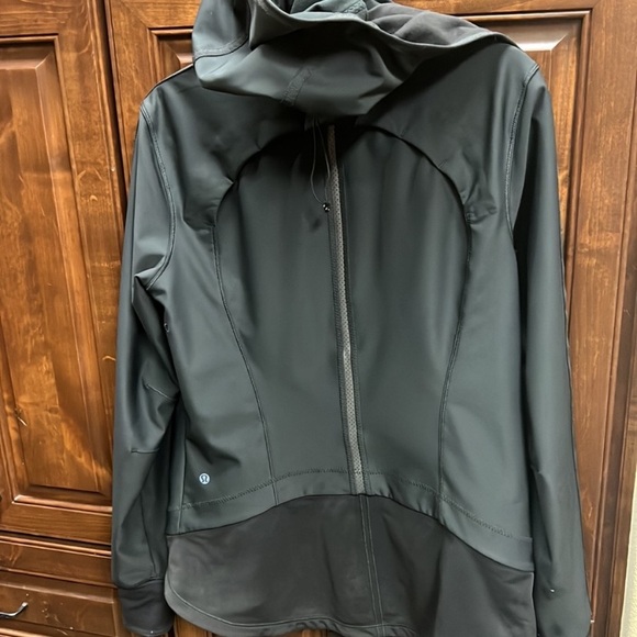 Lululemon jacket, black, SIZE 12 - Picture 7 of 13